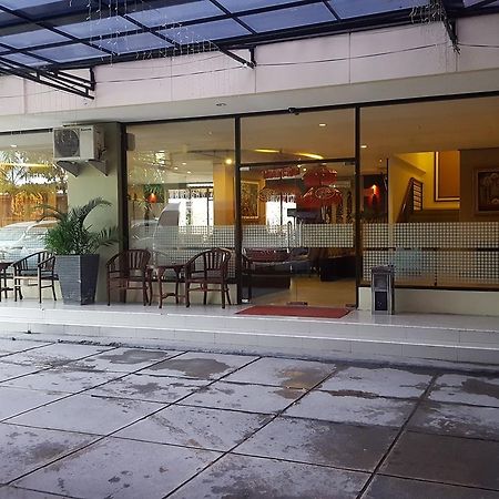 特姆巴加大酒店 Timika 外观 照片